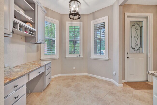 Building Photo - 5859 SE Split Oak Trail