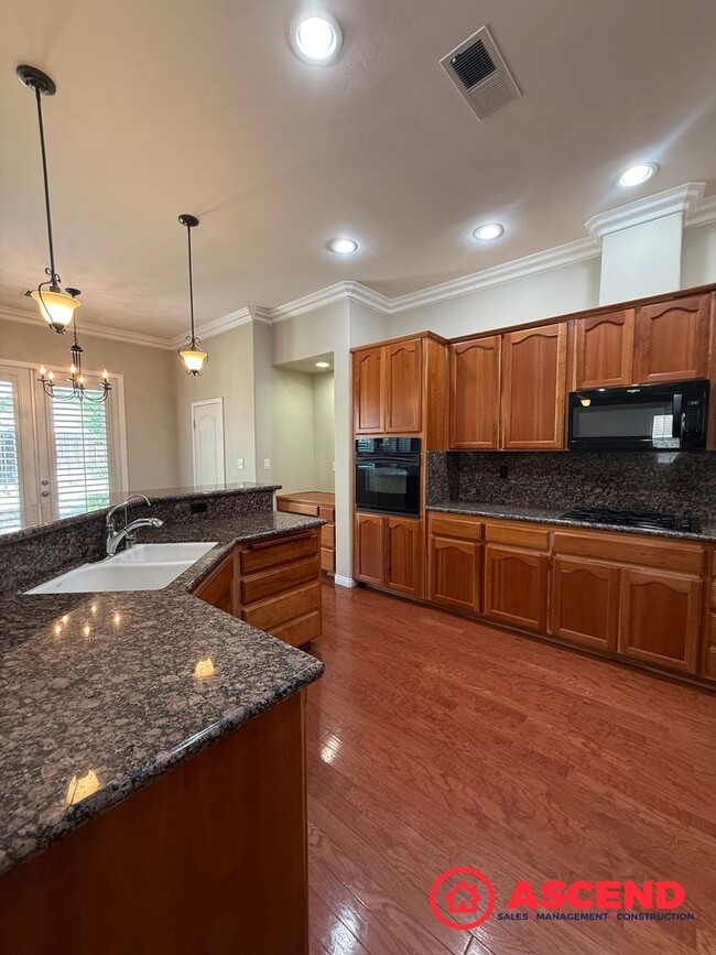 Building Photo - ** Move In Special! **Charming Home in Olive Dr Area!