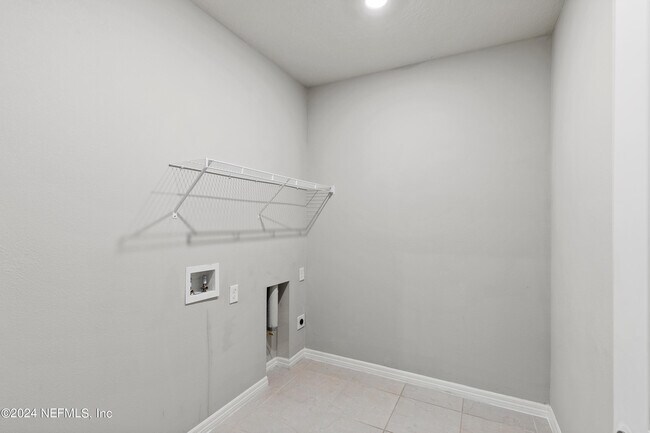 Building Photo - 4570 Creekside Blf St