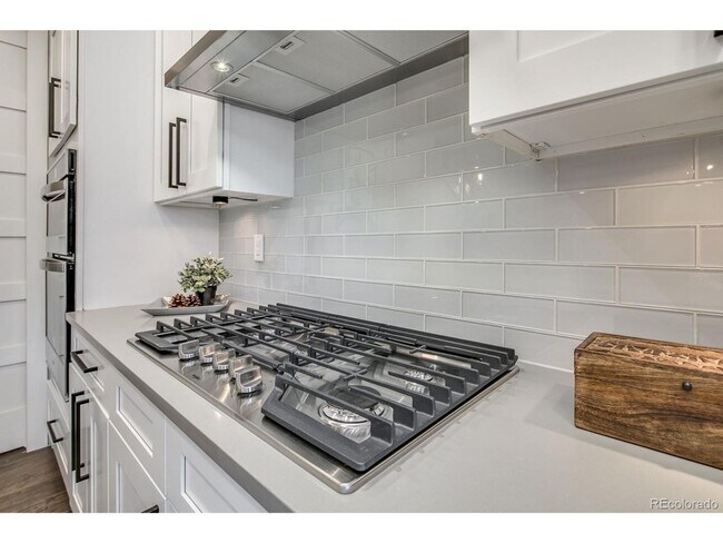 Building Photo - ONE MONTH FREE - Modern 3BR Townhome in Denver