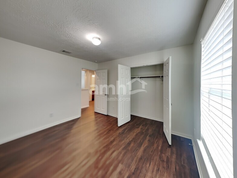 Building Photo - 3903 Hawthorne Glen Ct