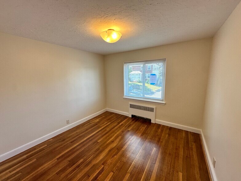 Building Photo - 186 Summit Ave