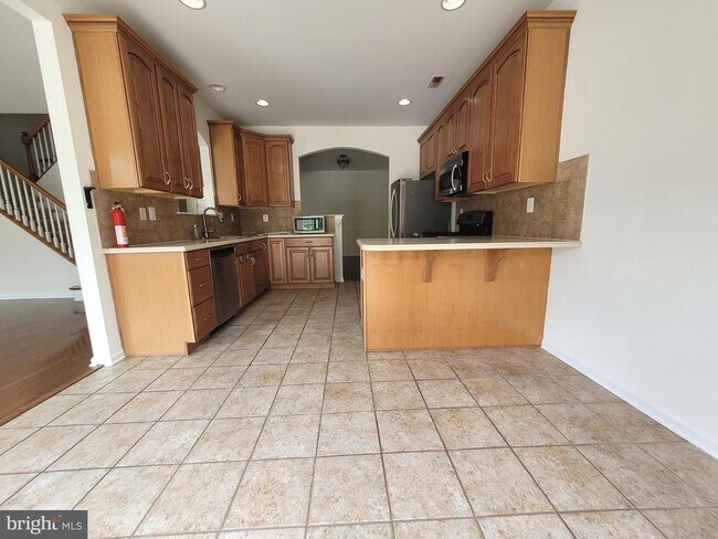 Building Photo - 35 Tudor Ct
