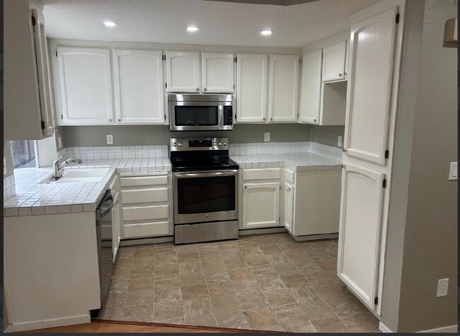 Building Photo - Pleasanton Shadow Cliffs, 3 Bed. 2.5 Bath, Near Top Schools!