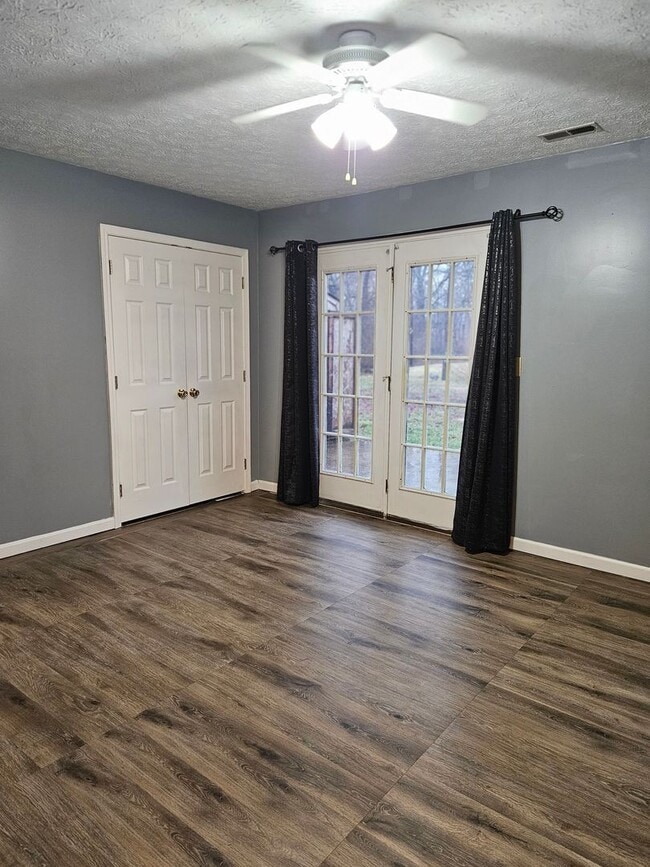 Building Photo - 104 Bitter Sweet Rd