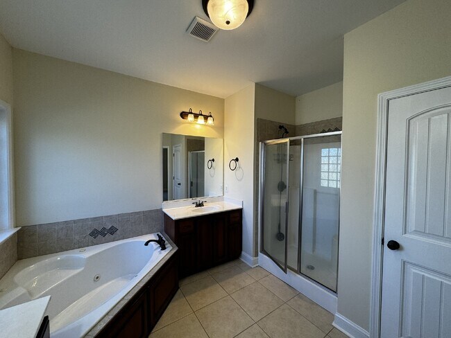 Building Photo - House for Rent