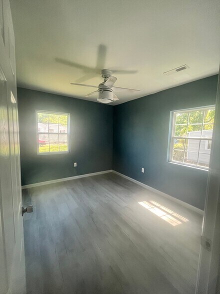 Building Photo - 4513 13th Ave N