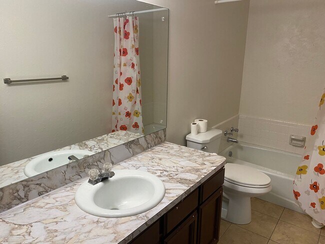 Building Photo - 2 Weeks Rent Free! Spacious 4 Bed, 3 Bath Condo in South Ogden