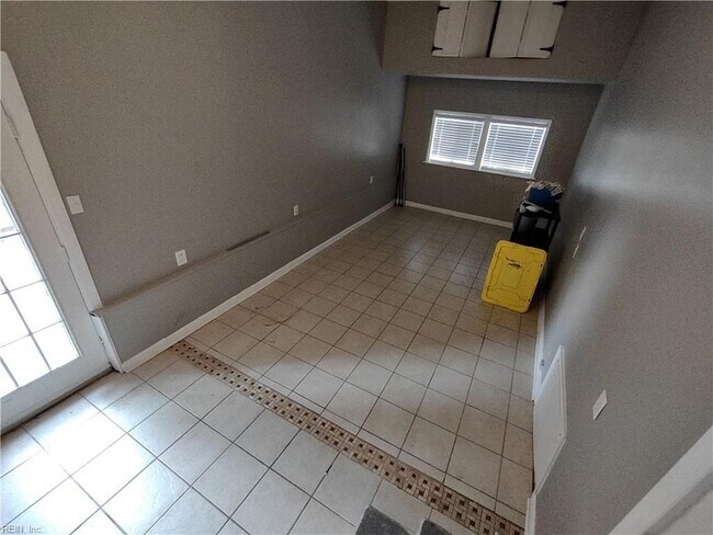 Building Photo - 344 Lavender Ln