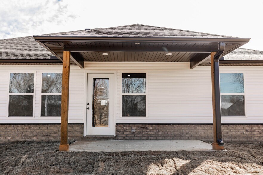 Building Photo - 1413 E Emelyn Ln