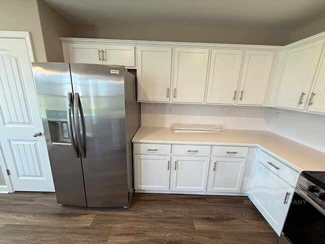 Building Photo - Welcome to this spacious 4 bedroom, 3 bath...