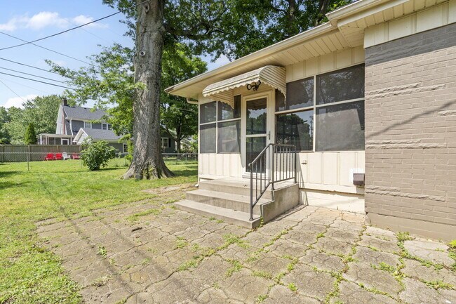 Building Photo - 1054 E Kingsbury St