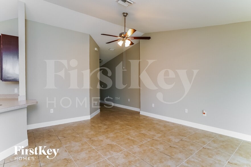 Building Photo - 2712 38th St SW