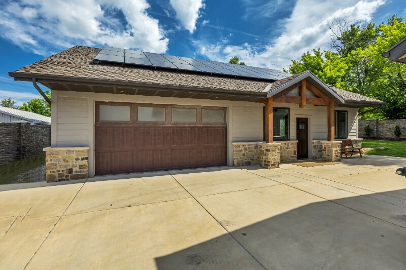 Building Photo - 2435 E Lambourne Ave