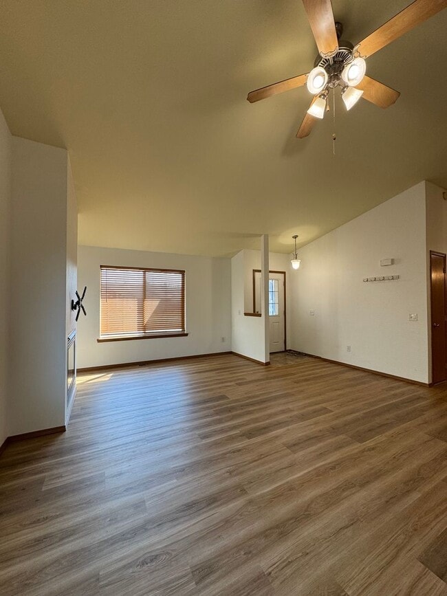 Building Photo - Modern 3BR/2BA Rental with Large Kitchen & Living Room