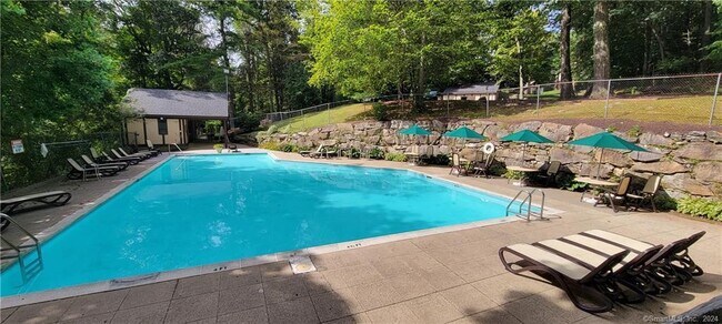 Building Photo - 22 Essex Ct