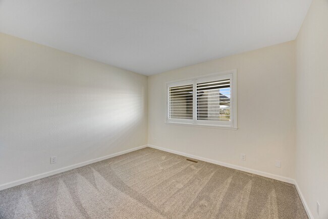 Building Photo - 9168 Eastside Rd