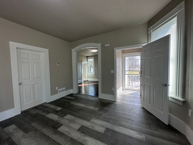 Building Photo - Large Open Concept 5BR/2BA Rent to Own Home with Office