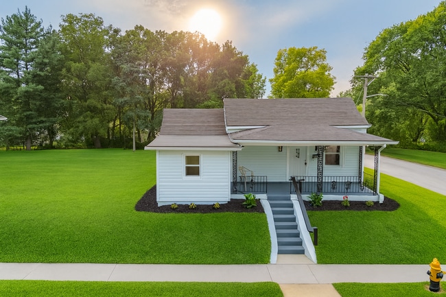 Building Photo - Lynn St