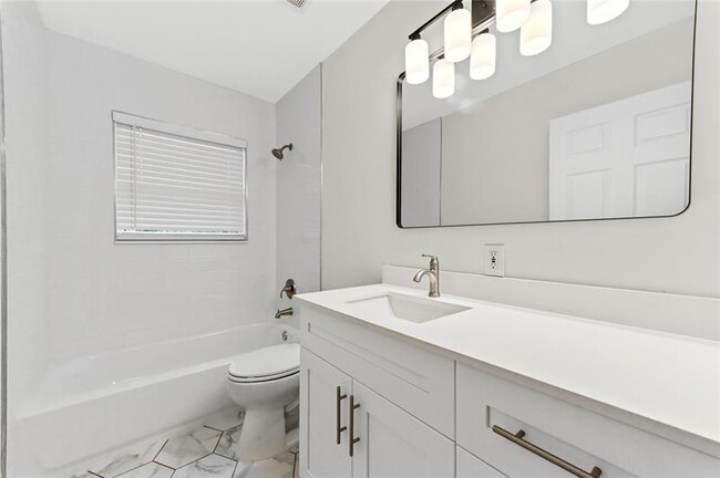 Building Photo - 5606 NW 109th Way