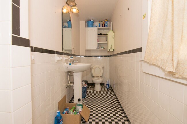 Building Photo - 16 Alcott St
