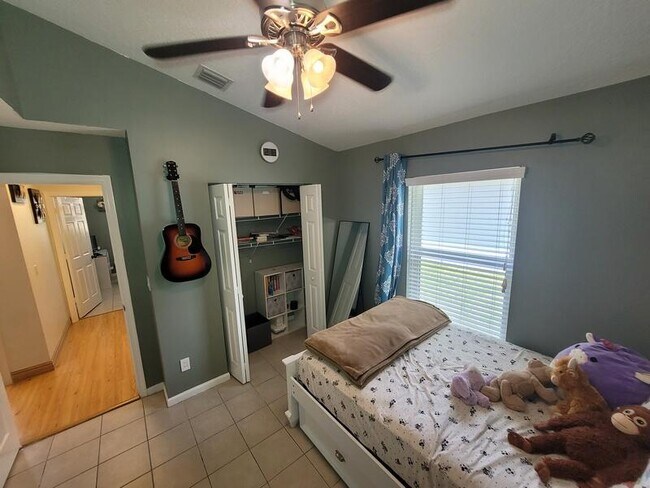 Building Photo - 10674 Oak Bend Way