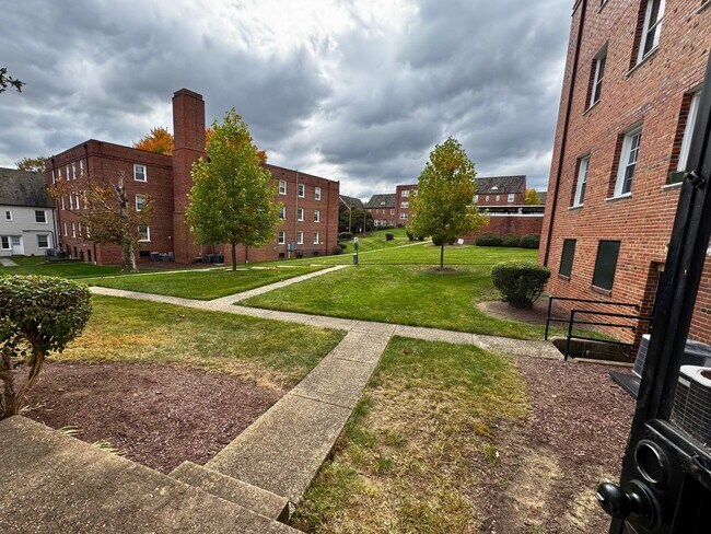 Building Photo - Welcome to your new 2 level TH style apartment home