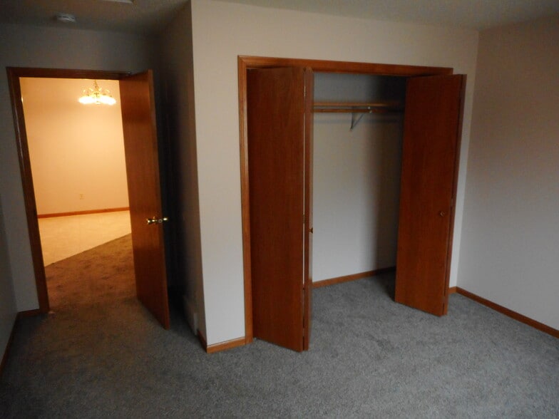Building Photo - 125 Rosewood Ln S