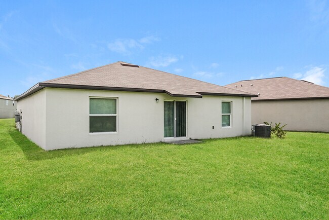 Building Photo - Lovely 3 Bedroom Home