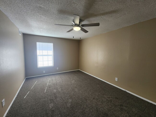 Building Photo - Quarry Ridge Apt  2 bdrm available soon!!!