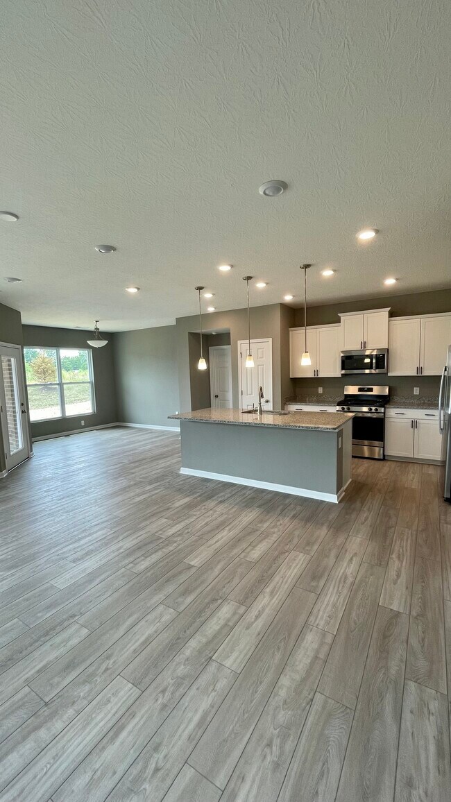 Building Photo - 5011 S Castle Ct