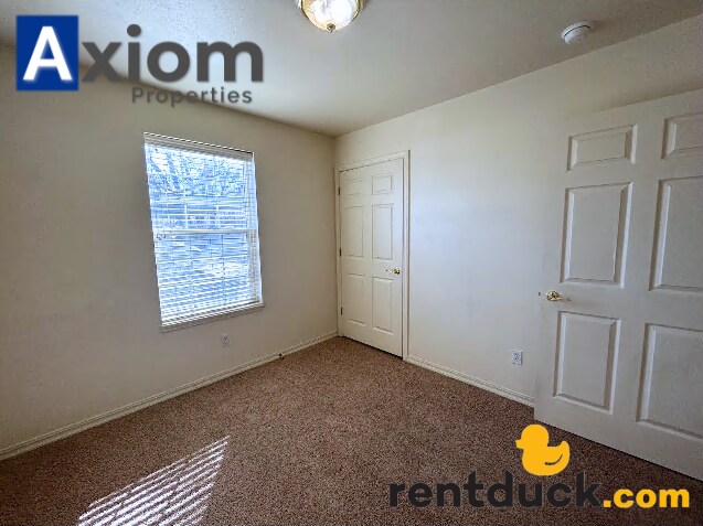 Building Photo - 465 Taft Ave