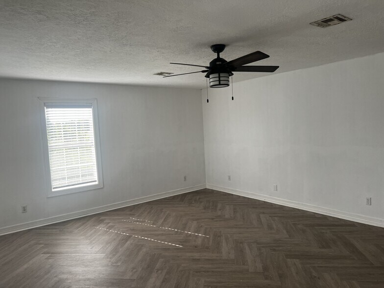 Living Room - 233 13th St