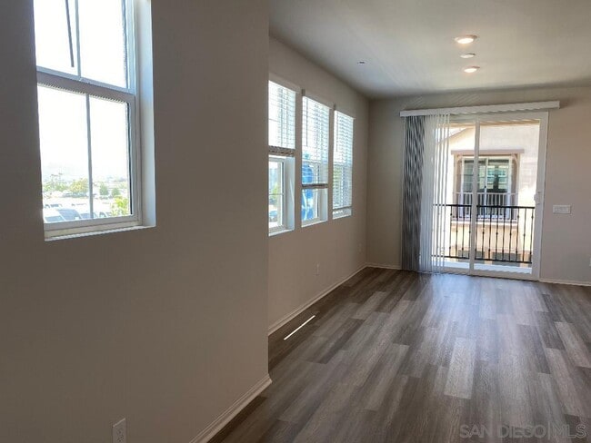 Building Photo - 40445 Melrose Dr