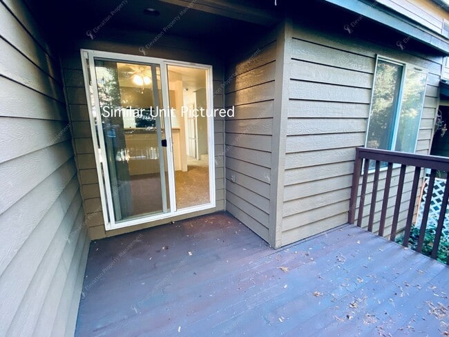 Building Photo - 2810 NE Mesa Ct