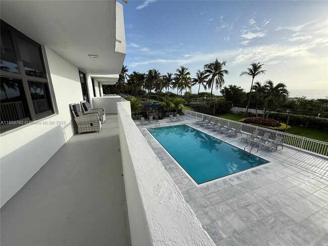 Building Photo - 4301 Collins Ave