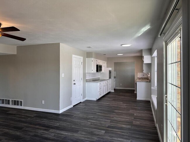 Building Photo - 503 Egret Ln