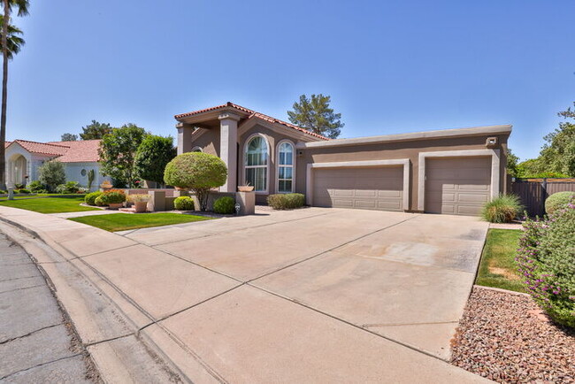 Building Photo - 1307 E Treasure Cove Dr