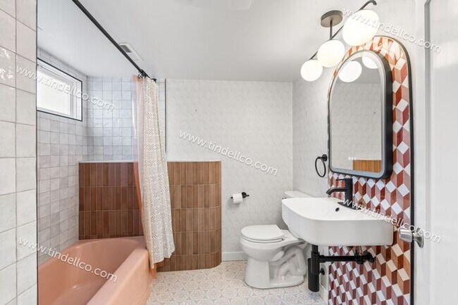 Building Photo - Charming 4-Bedroom Home in St. Johns with Finished Basement & Spacious Living Areas