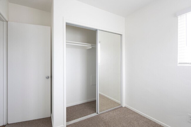 Building Photo - *OPEN HOUSE: 10/4 10-11AM* Upstairs 2BR/2B...
