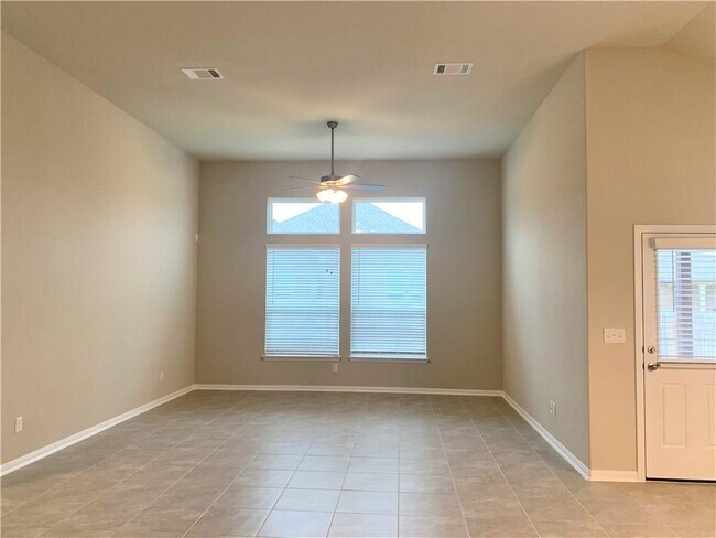 Building Photo - 1017 Sundrops St