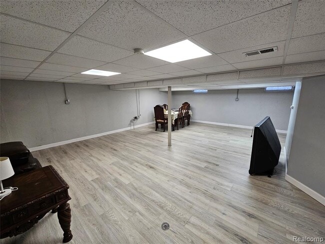 Building Photo - 29624 Rosslyn Ave