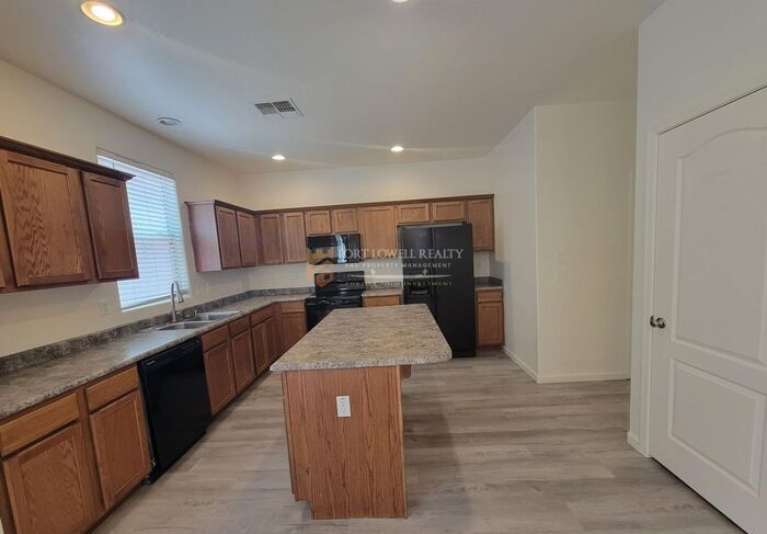 Building Photo - 7226 S 48th Glen