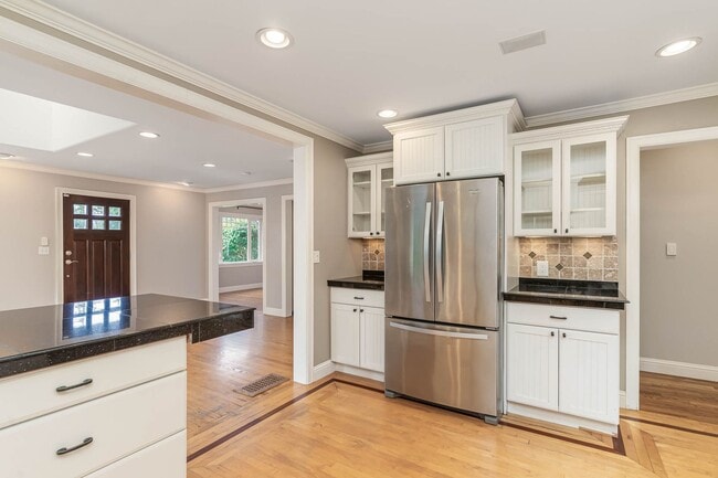 Building Photo - 3Bd/1.75Ba Kirkland Home