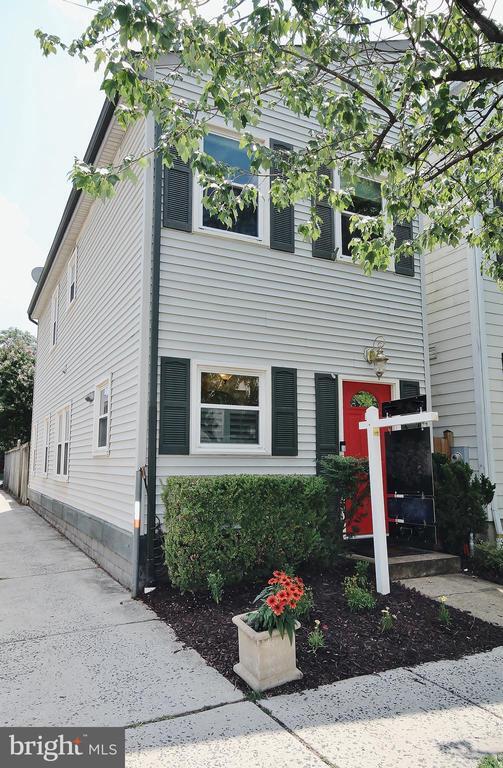 Building Photo - 1006 Wythe St