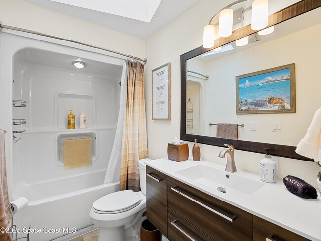 Building Photo - 165 Crispin St