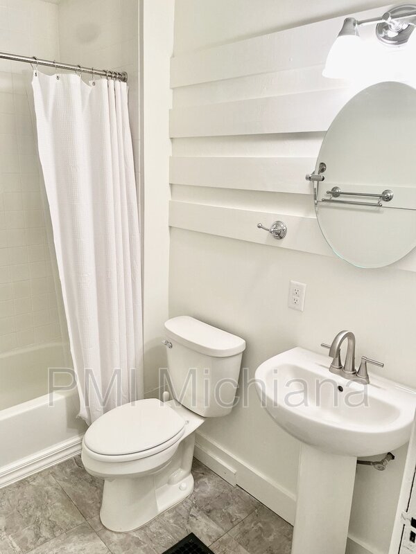 Building Photo - 514 W Madison St