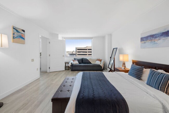 Building Photo - 848 Pacific Ave