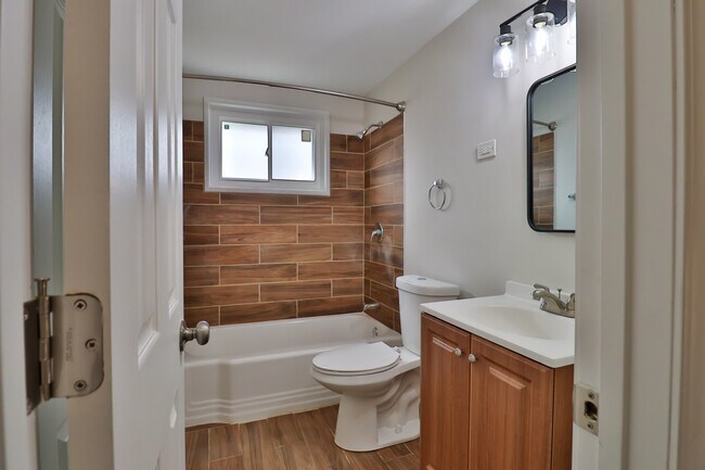 Building Photo - 16039 Marian Dr