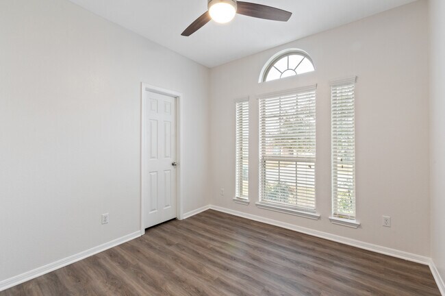 Building Photo - 503 Parkfield Ln